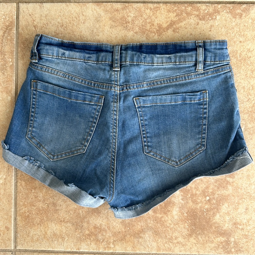 Excuse Jean Short - Picture 2 of 4
